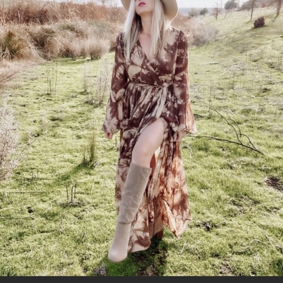 Private Label Dresses & Skirts - SUNSET - MAXI DRESS Floral Print Maxi Dress Cream and Brown Maxi Dress